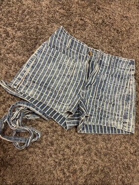 American Eagle Striped Tie-Waist Shorts – Size 8